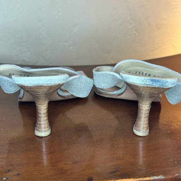 Used SALVATORE FERRAGAMO
Leather T-Strap Sandals - Picture 4 of 6